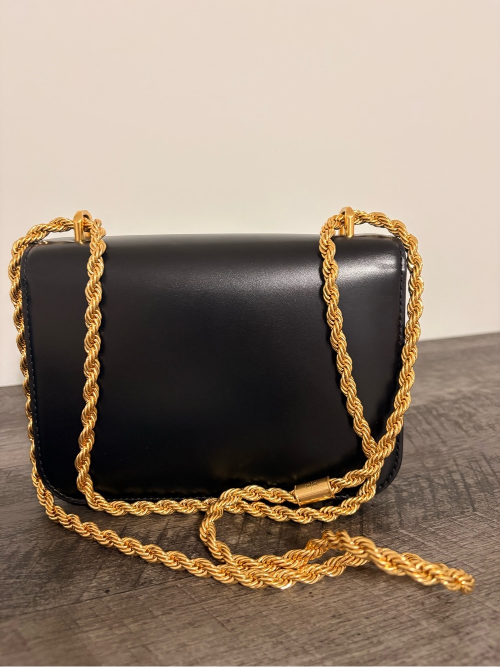Tory Burch Black Leather Crossbody Bag with Gold Logo and Chain - Picture 3 of 4